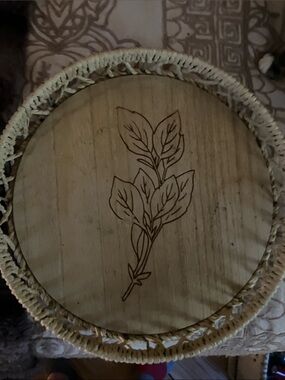 Natural Wood Round Tray with Leaf Engraving - Cream